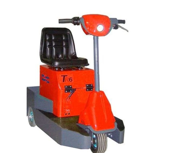 Tractor eléctrico conductor a bordo 800 Kg